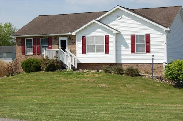 5 Blackberry Ln, Grove City, PA 16127