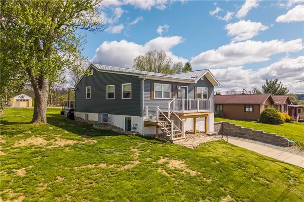 204 Buckels Ave, Houston, PA 15342