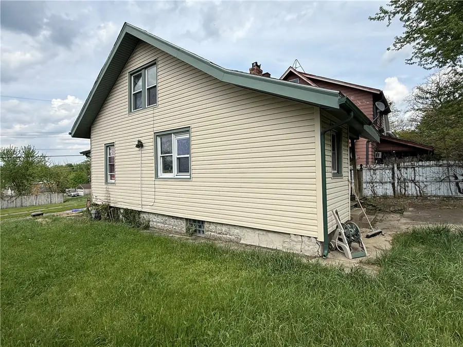 1015 Washington St, Farrell, PA 16121 - #3