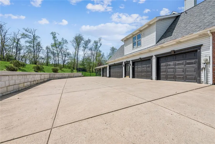 1140 S Whitmore Rd, Irwin, PA 15642 - #3