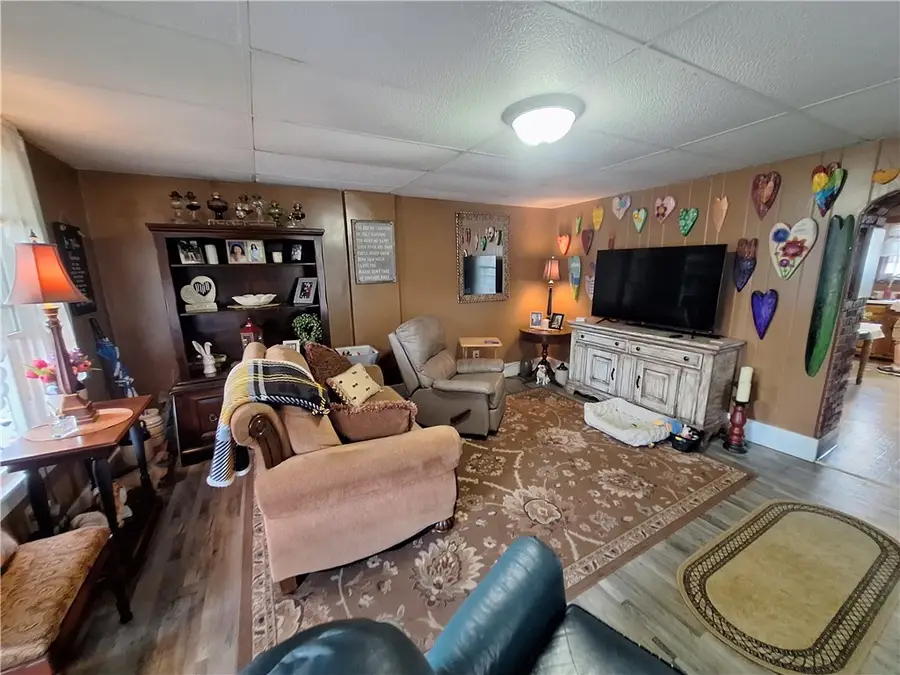 107 Glen Ave, Ellwood City, PA 16117 - #3