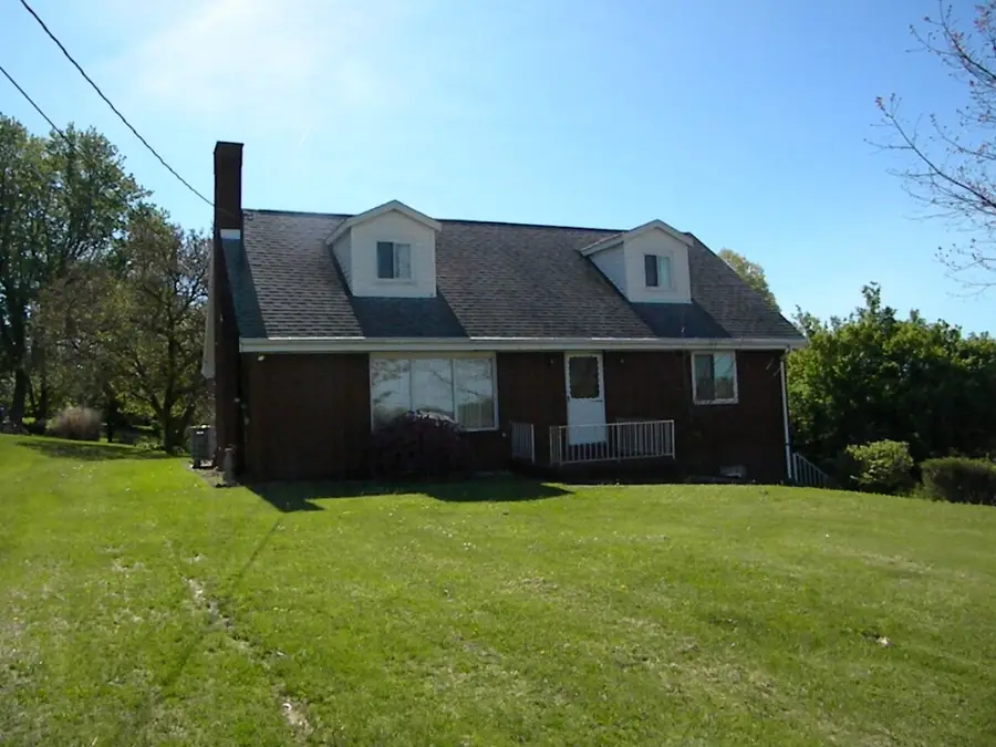 861 Macarthur Dr, Irwin, PA 15642 - #2