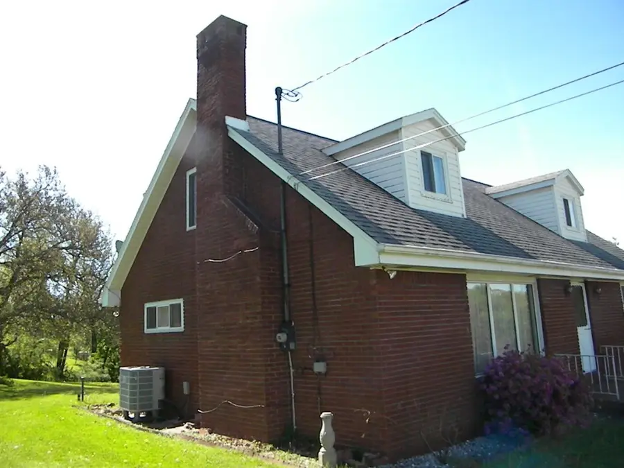 861 Macarthur Dr, Irwin, PA 15642 - #3