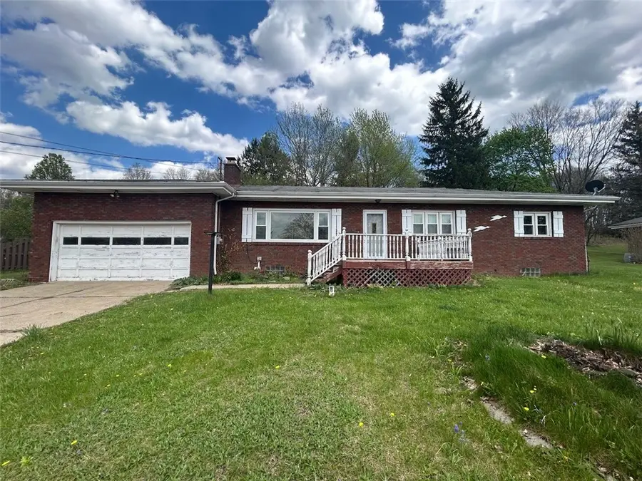 541 Morningstar Dr, Ellwood City, PA 16117 - #2
