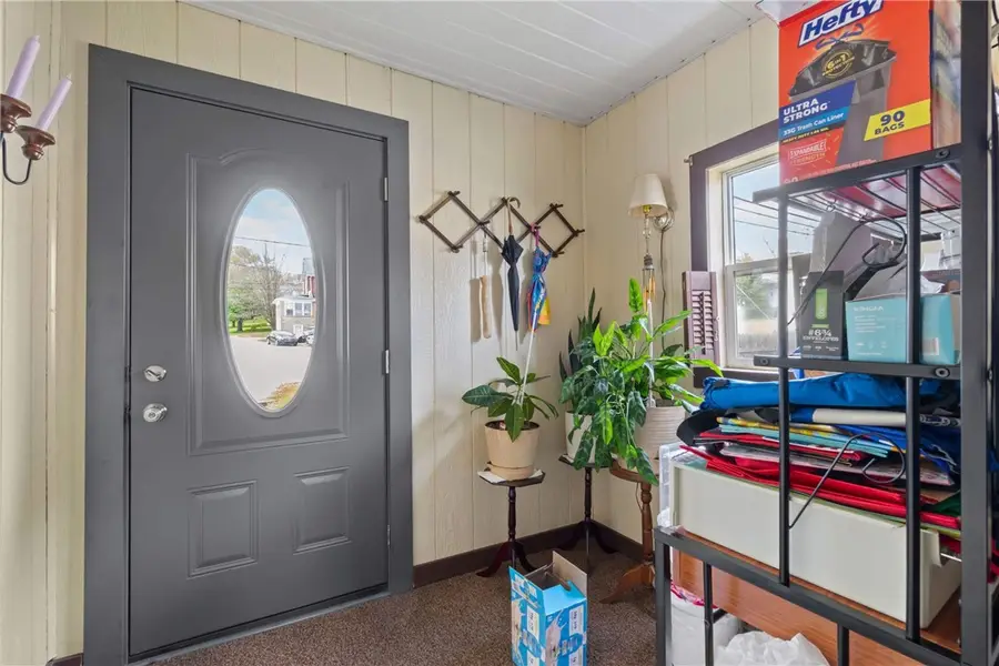 402 N 4th St, Youngwood, PA 15697 - #2