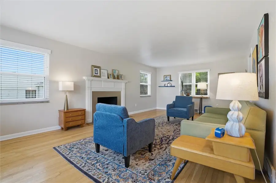 835 Chalmers Pl, Pittsburgh, PA 15243 - #2