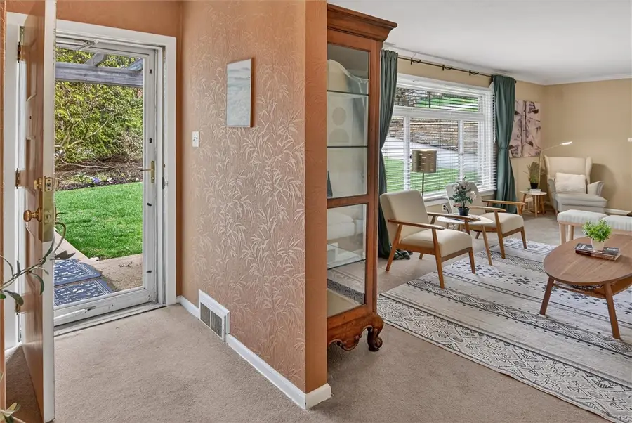 462 Greenhurst Dr, Pittsburgh, PA 15243 - #3