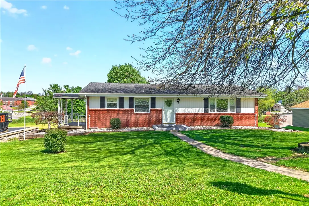1142 W Laurel Cir, Mount Pleasant, PA 15666 - #1
