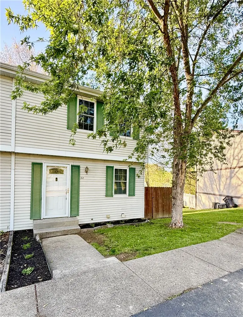 312 Parkwood Dr, Cranberry, PA 16066 - #1