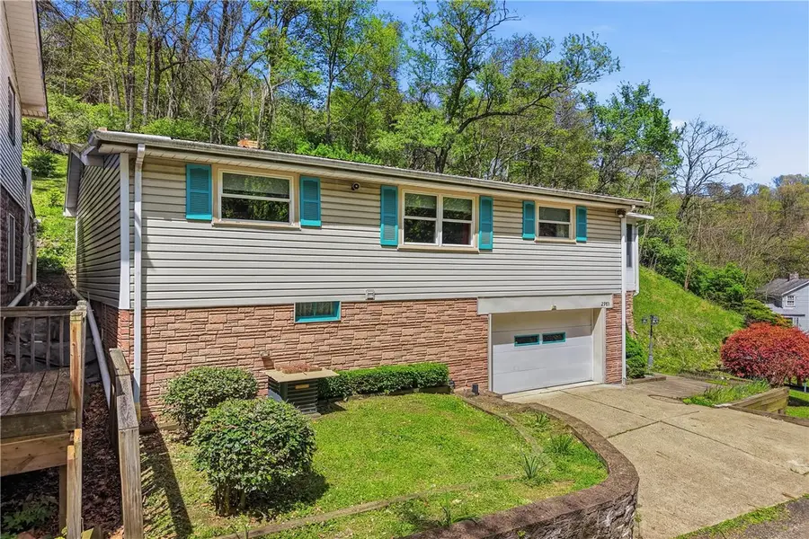 2983 Edgecliff Rd, New Kensington, PA 15068 - #2