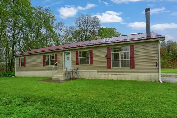 123 Merle Ln, New Castle, PA 16101