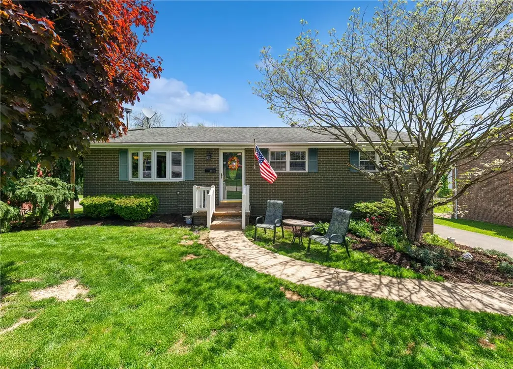 4130 Stratford Dr, Irwin, PA 15642 - #1