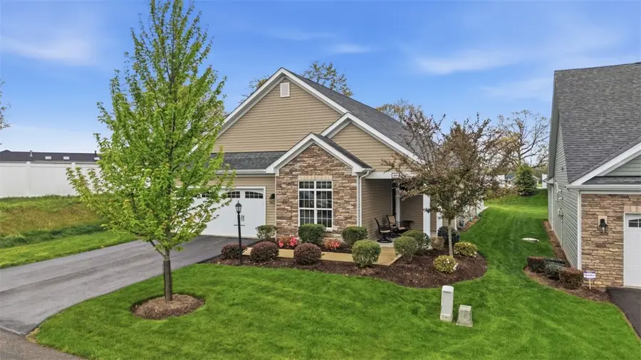 401 Northview Dr, Harmony, PA 16037 - #2