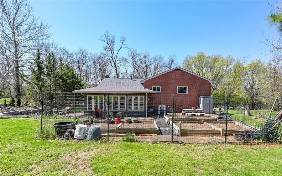 901 Roosevelt St, Conway, PA 15027 - #2