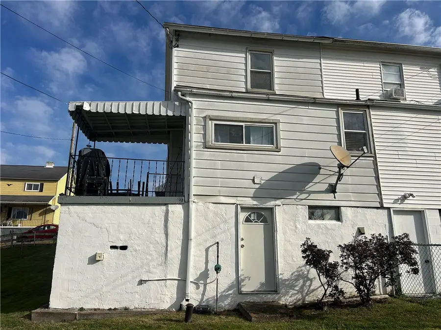 927 1st St, Buffington, PA 15442 - #3
