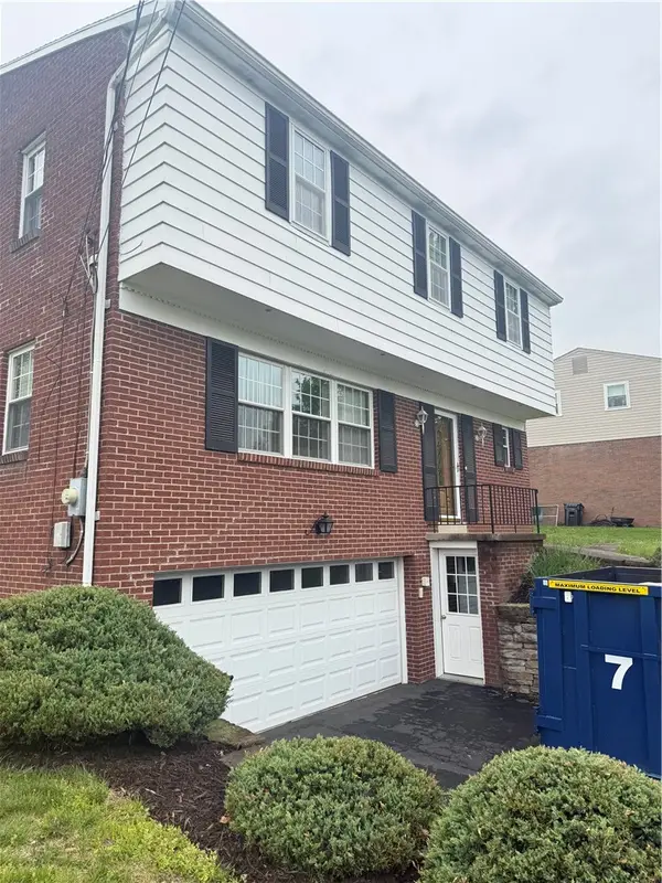 8684 E Barkhurst Dr, Pittsburgh, PA 15237