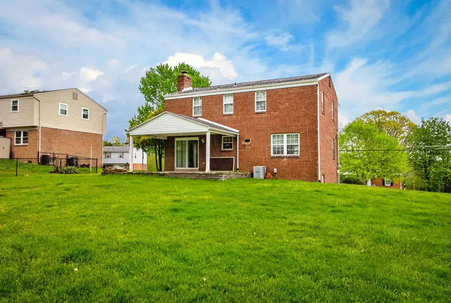 8684 E Barkhurst Dr, Pittsburgh, PA 15237 - #3