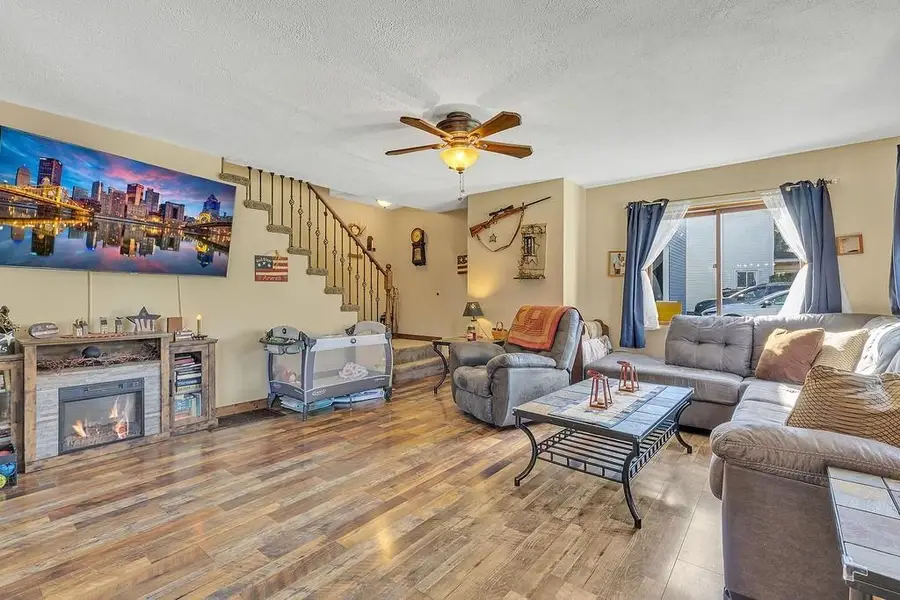 6437 Tuscarawas Rd, Midland, PA 15059 - #3