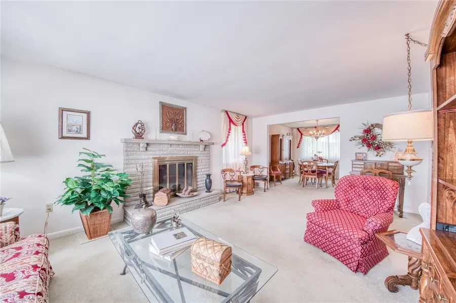 215 Amherst Rd, Glenshaw, PA 15116 - #3