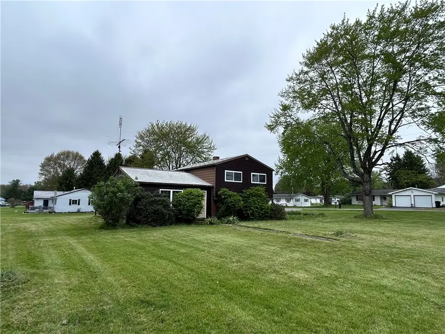 1702 Brentwood Dr, Greenville, PA 16125 - #2