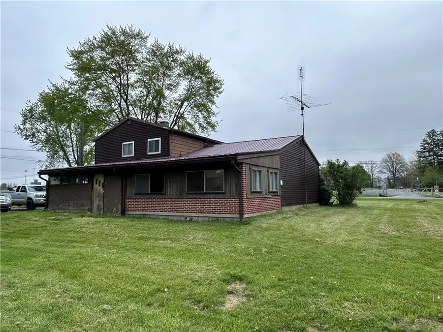 1702 Brentwood Dr, Greenville, PA 16125 - #3