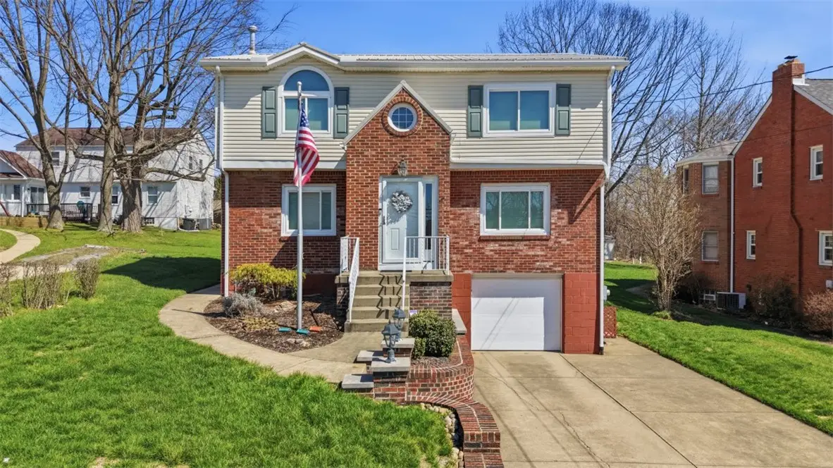 32 Herbst Rd, Coraopolis, PA 15108 - #1