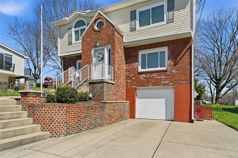 32 Herbst Rd, Coraopolis, PA 15108 - #3