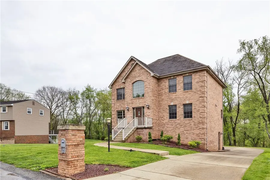 699 Surfside Dr, Pittsburgh, PA 15239 - #2