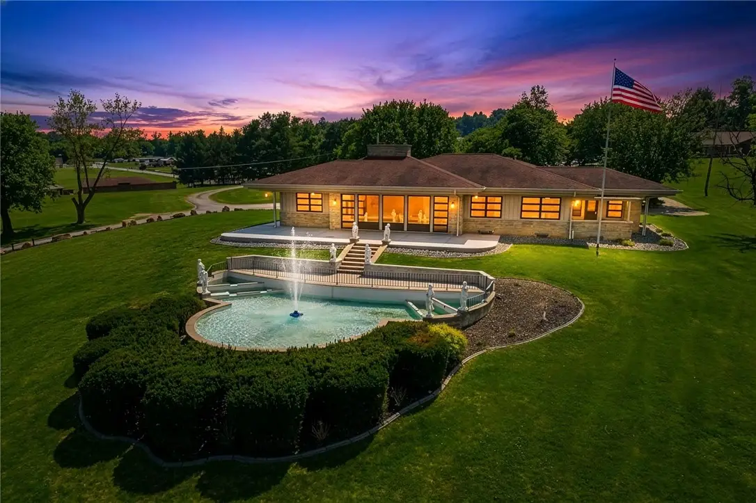 102 Peasant Village Ln, Rostraver, PA 15012 - #1