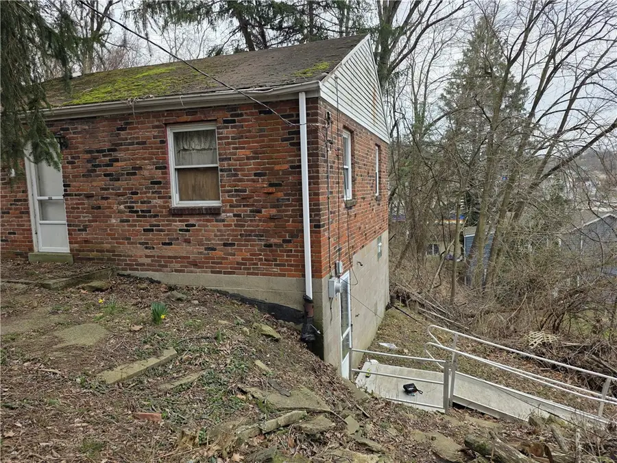 809 Hillgrove, Pittsburgh, PA 15216 - #3