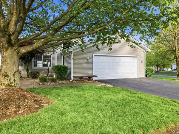 6 Golfwood Dr, Hermitage, PA 16148