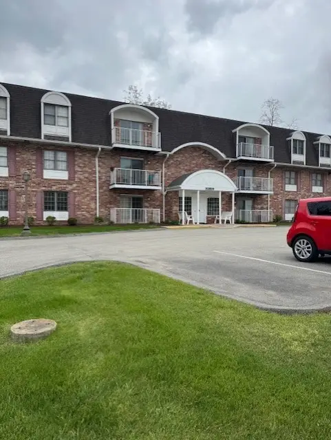 409 Clubhouse Dr, Washington, PA 15301 - #1