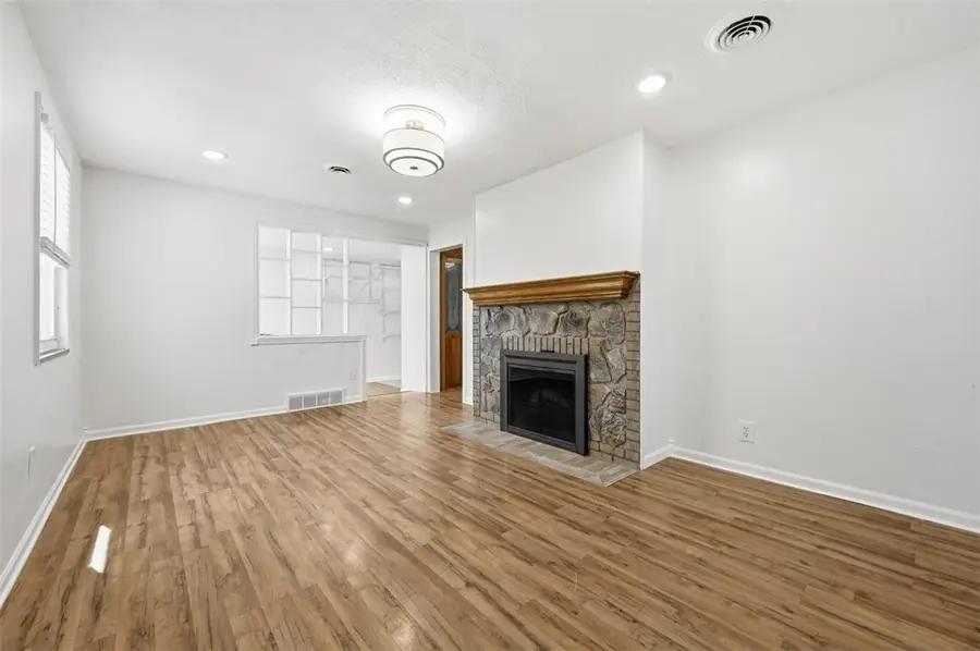 2642 Winchester Dr, Pittsburgh, PA 15220 - #3