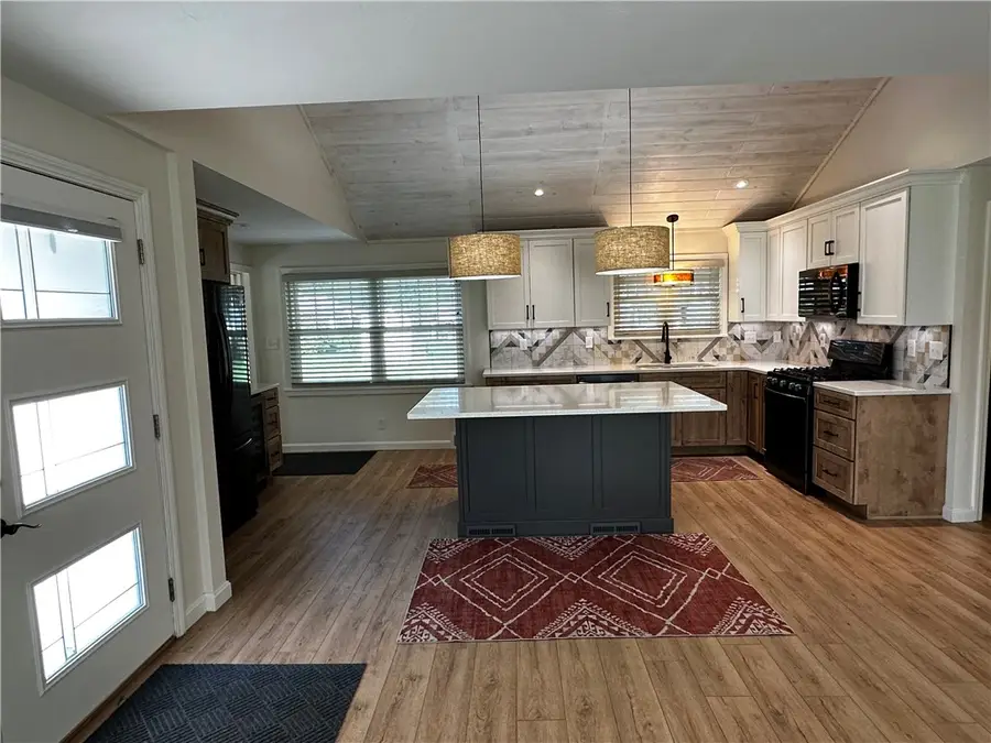 219 Meadowbrook Rd, Hermitage, PA 16148 - #3
