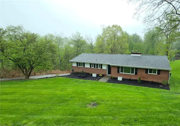 75 Woodside Dr, Washington, PA 15301