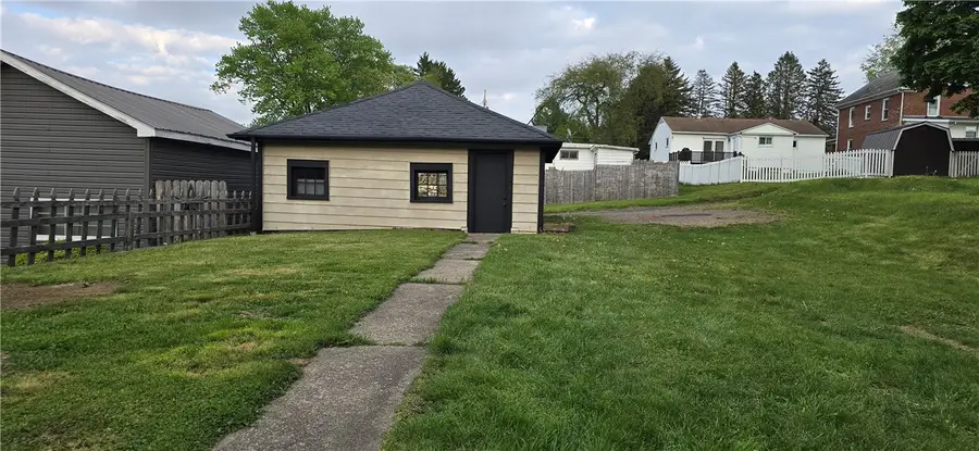206 Highland Ave, Punxsutawney, PA 15767 - #3