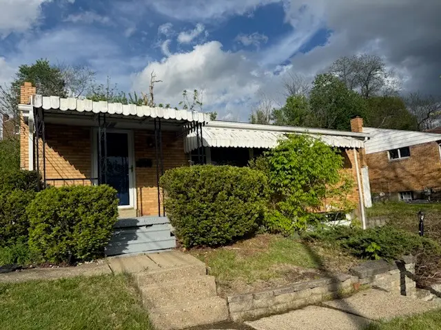 904 Maplewood Dr, Pittsburgh, PA 15234 - #1
