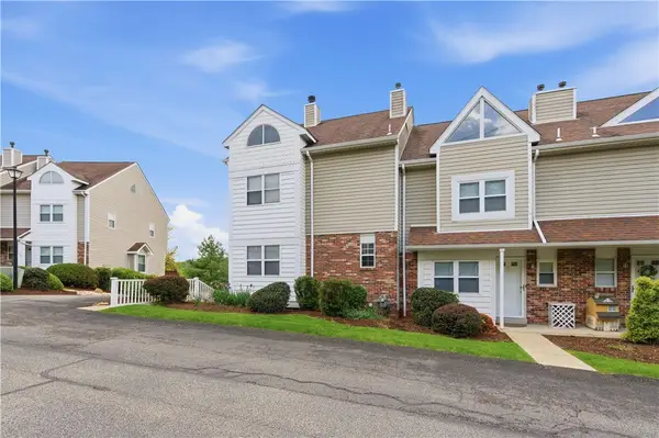 137 Old Village Lane, Bethel Park, PA 15102