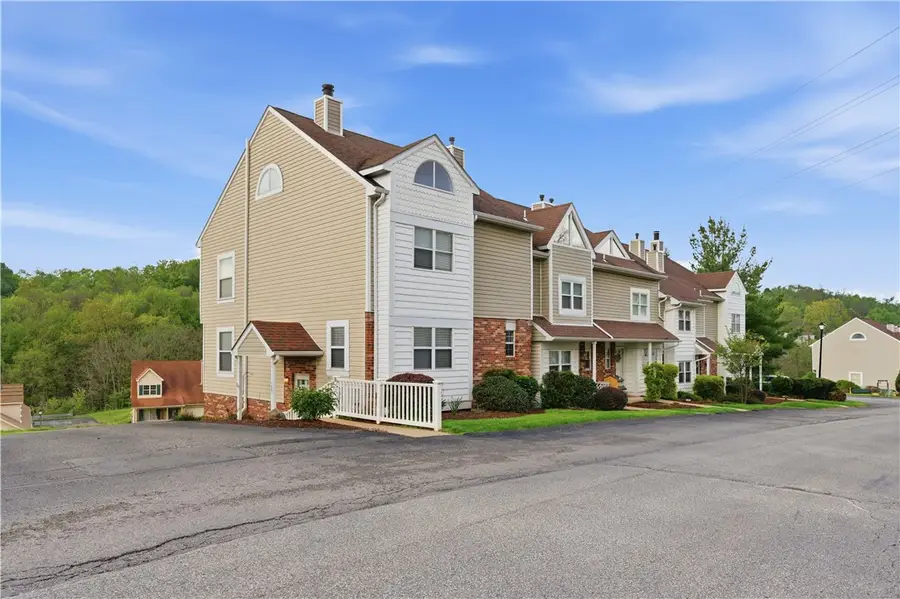 137 Old Village Lane, Bethel Park, PA 15102 - #2