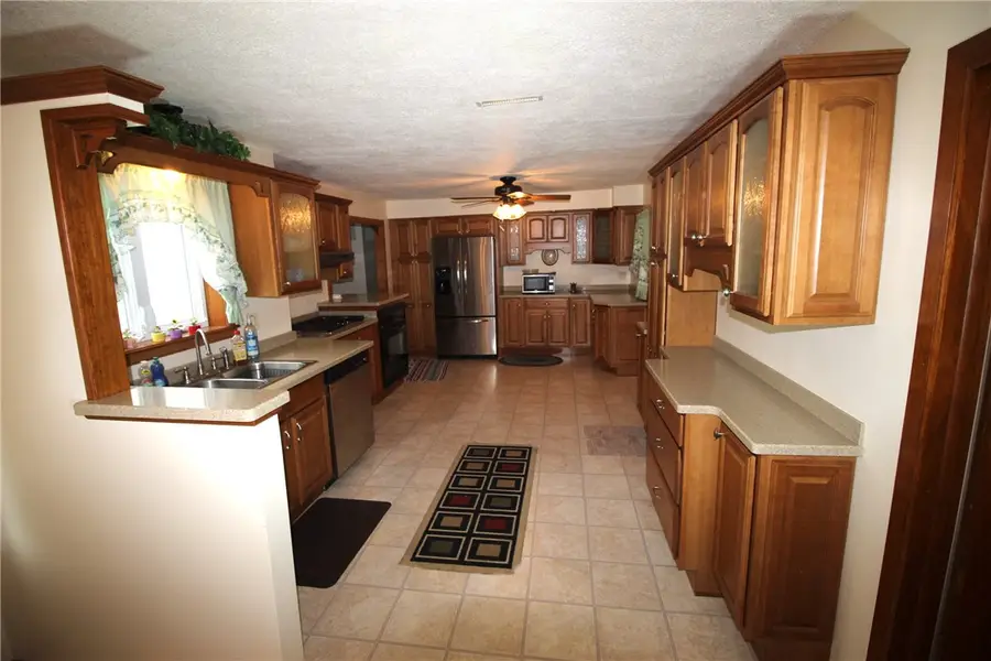 409 Avalon Dr, New Castle, PA 16101 - #3