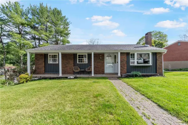 105 Oxford Dr, West Mifflin, PA 15122