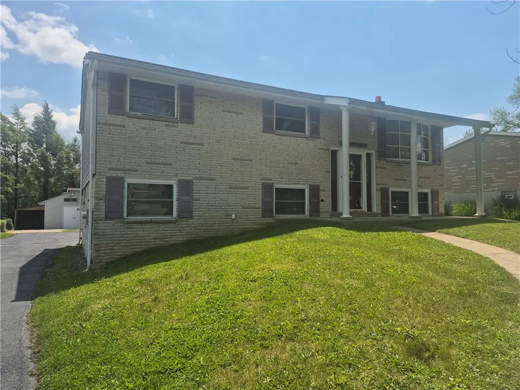 22 W Glennis Dr, Greensburg, PA 15601 - #1