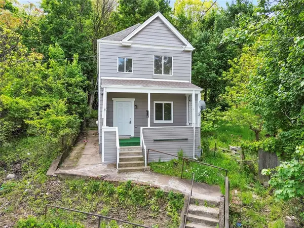 916 Sarah St, Homestead, PA 15120