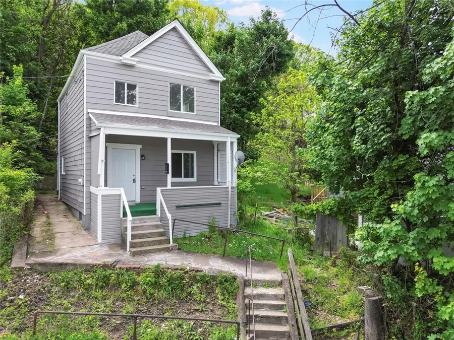 916 Sarah St, Homestead, PA 15120 - #2