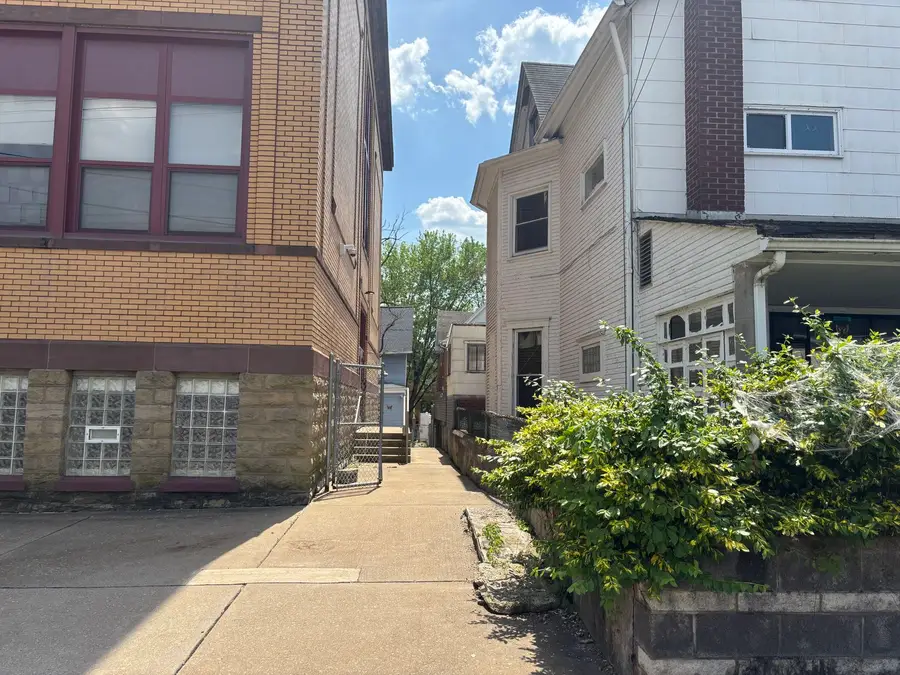 427 Agatha Street, Pitcairn, PA 15140 - #3