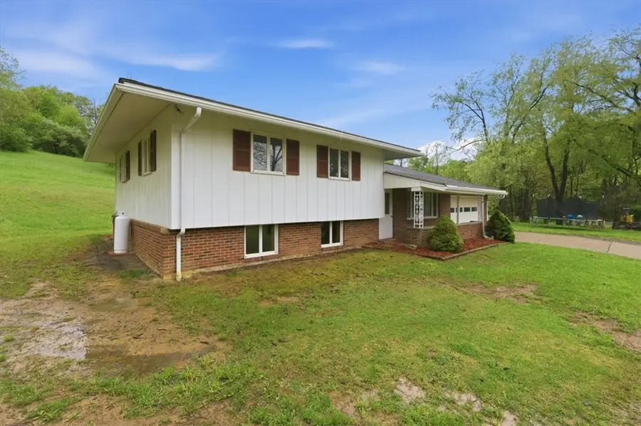 795 Geidel Rd, Ford City, PA 16226 - #2