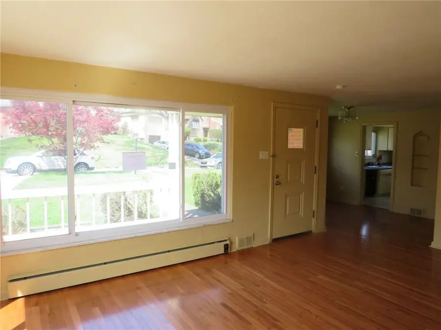 2439 Red Oak Dr, Pittsburgh, PA 15220 - #3