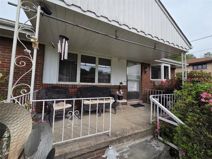 105 Parkwyn Dr, Elizabeth, PA 15037 - #3