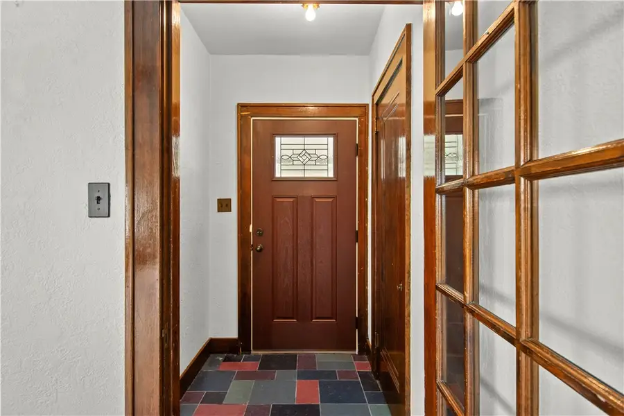 1811 Walnut St, Carnegie, PA 15106 - #2