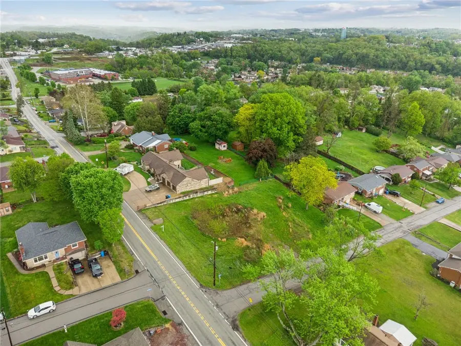 361 Carpenter Ln, Irwin, PA 15642 - #2